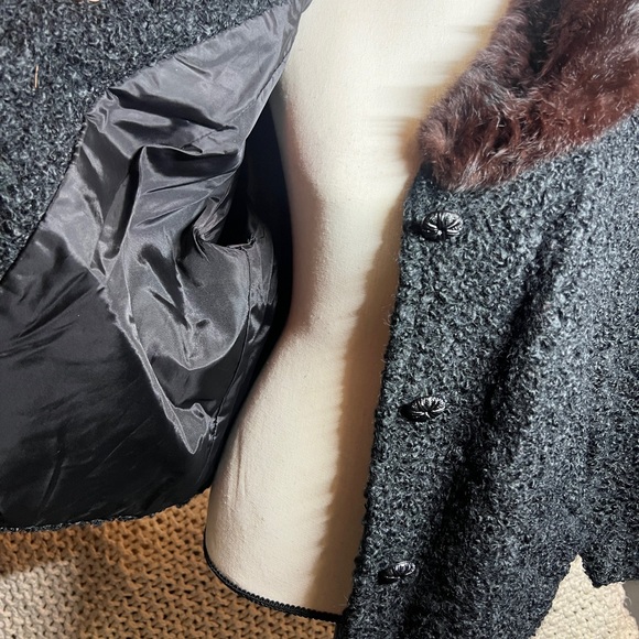 Chic Black Teddy Jacket with Faux Fur Collar - Picture 9 of 10